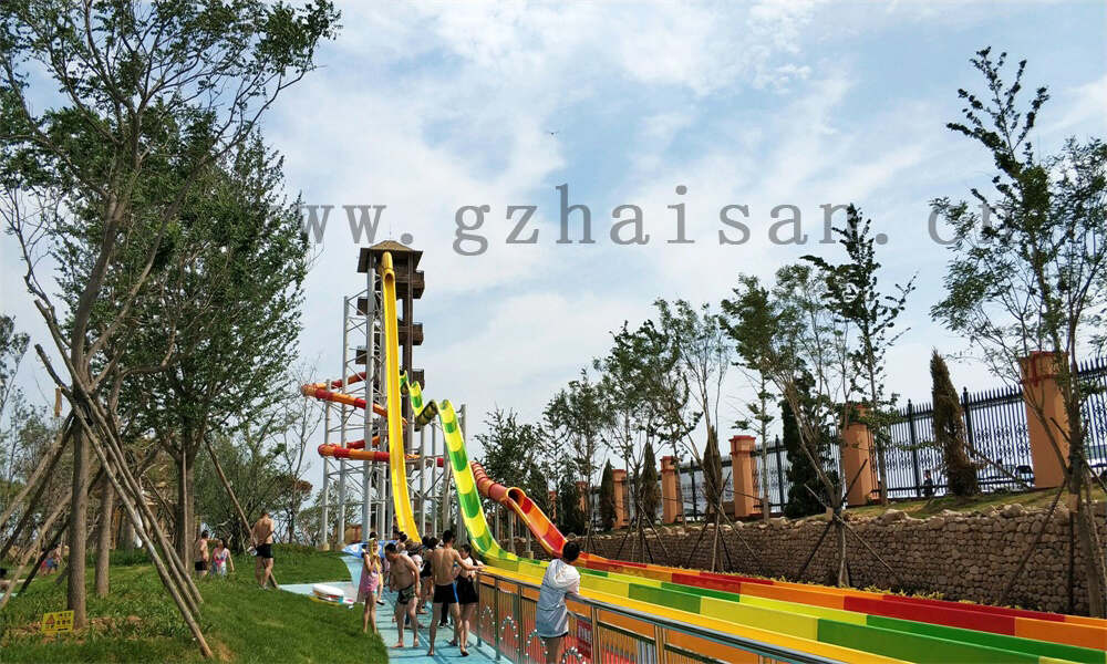 水上乐园设施狂欢，尽情畅享水上游乐盛宴