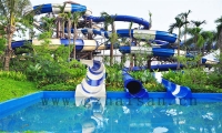 新型水滑梯：畅享刺激与清凉的夏日体验